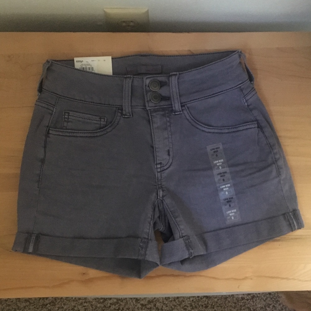 SO Juniors' Low-Rise Midi Shorts Sea Smoke Size 0